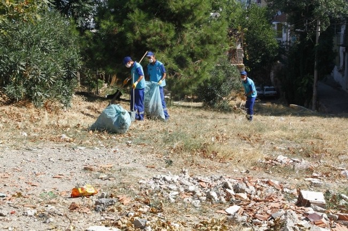 Konak\'ta Şok Ekipler 12 Ton Çöp Topladı