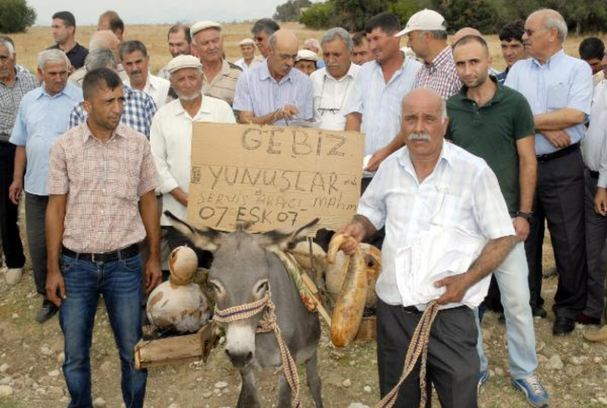 Köylülerden Eşekli Sulama Suyu Eylemi