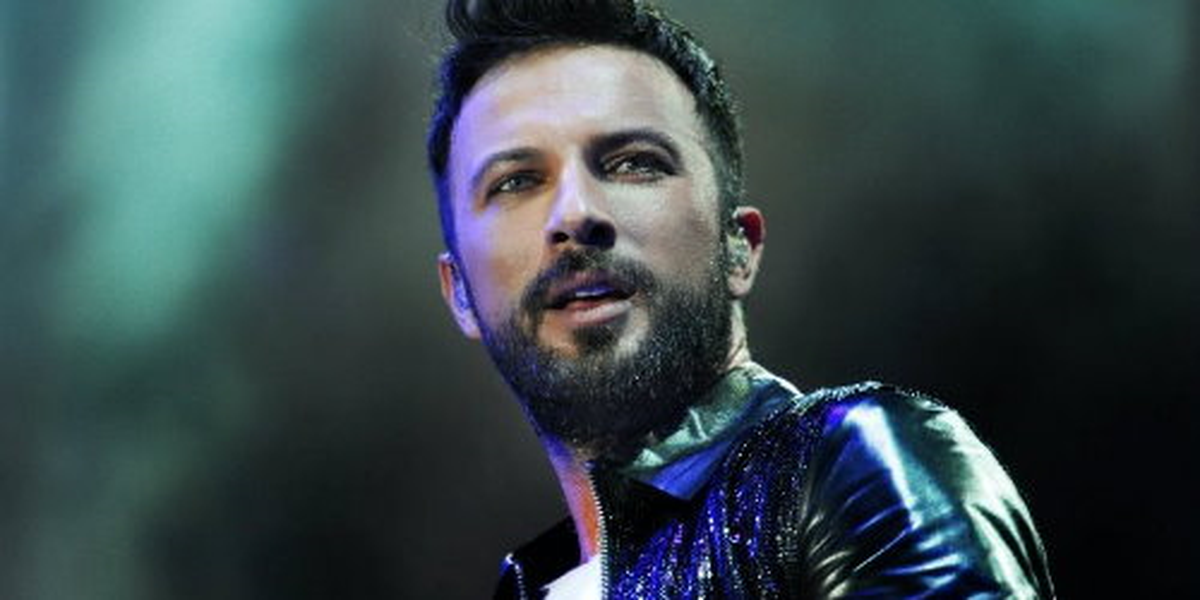 Perulu Hayranları Tarkan\'a Enstrüman Hediye Etti