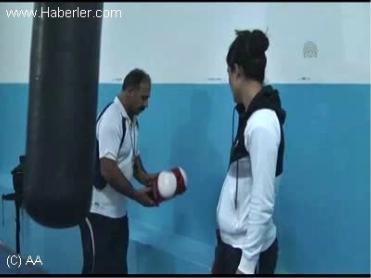 Milli boksör Tatar\'ın hedefi yine dünya şampiyonluğu KARS