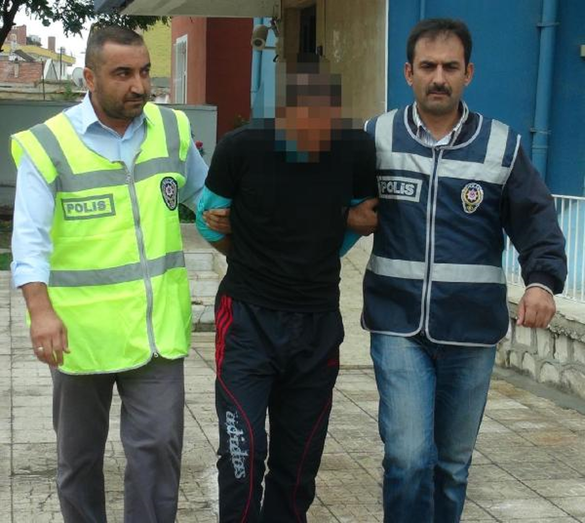 Motosikletli Kapkaççı Kovalamaca Sırasında Dengesini Kaybedip Düşünce Yakalandı