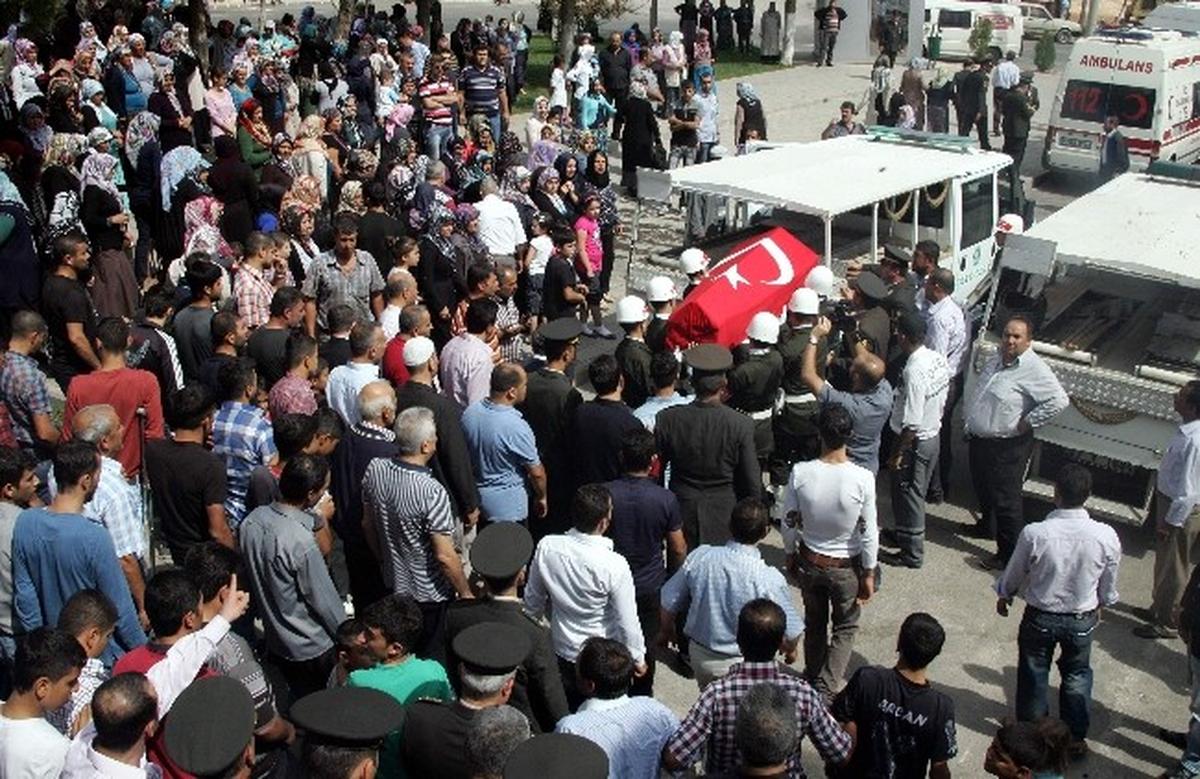 Otomatik Kapıya Sıkışarak Can Veren Asker Toprağa Verildi