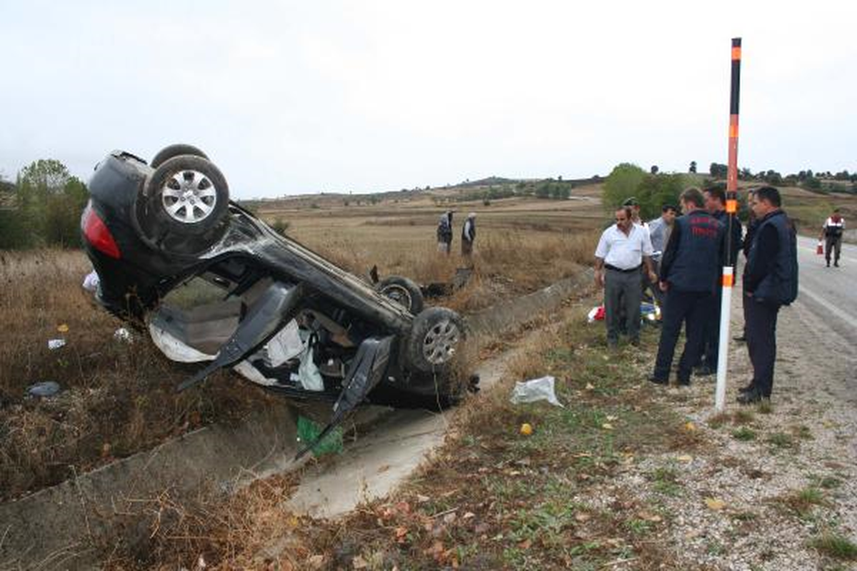Otomobil Takla Attı: 2 Yaralı