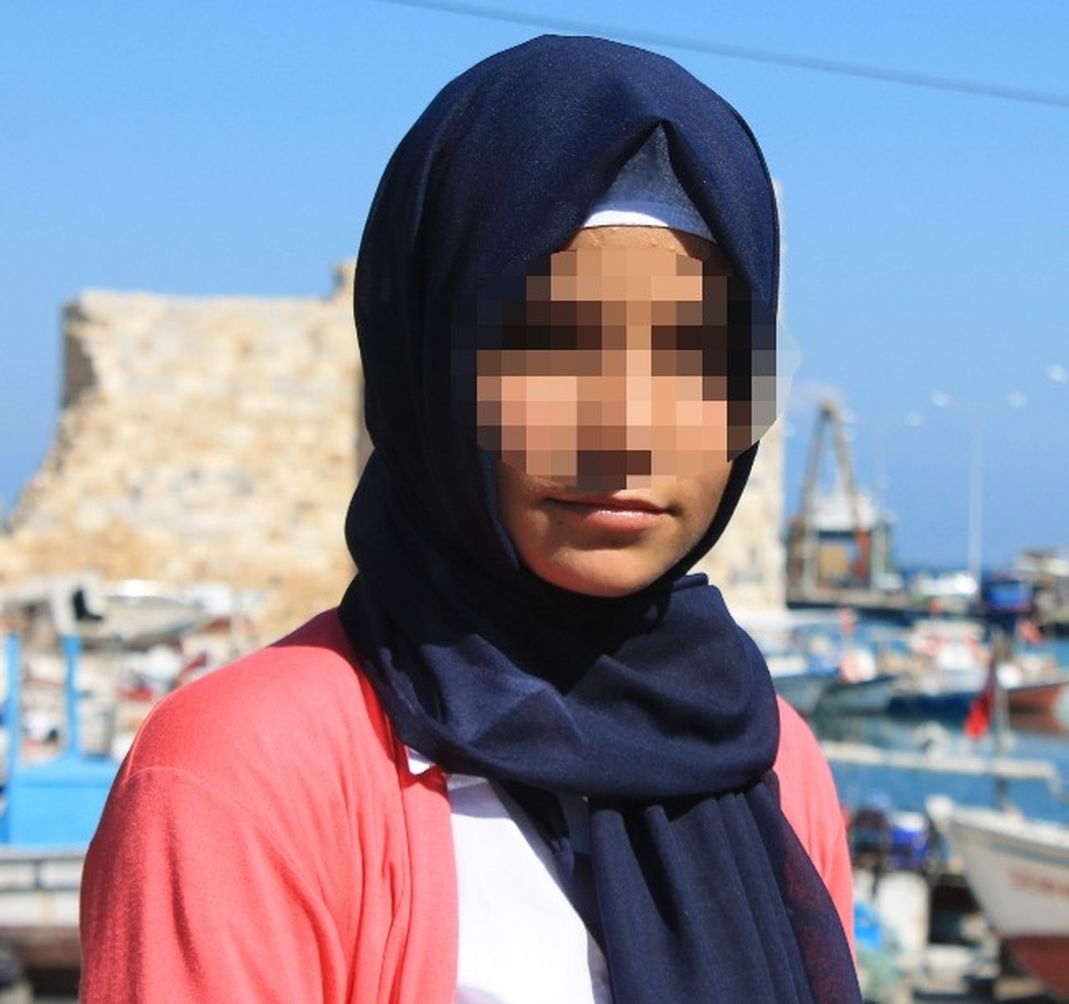 Adana\'da Emekli Öğretmenden Başörtülü Öğrenciye Hakaret