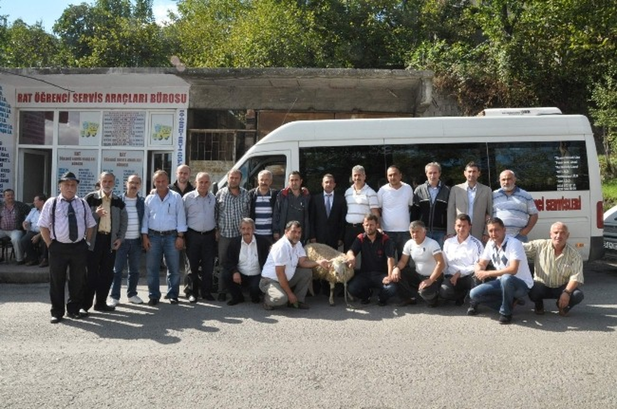 Servis Şoförleri Yeni Eğitim Yılına Kurban Keserek Başladı