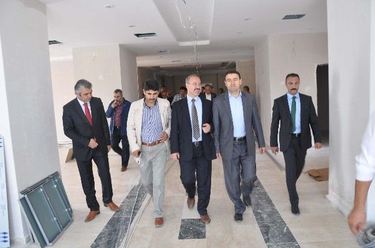 Vali Büyükersoy, Öğretmen Evi İnşaatını İnceledi