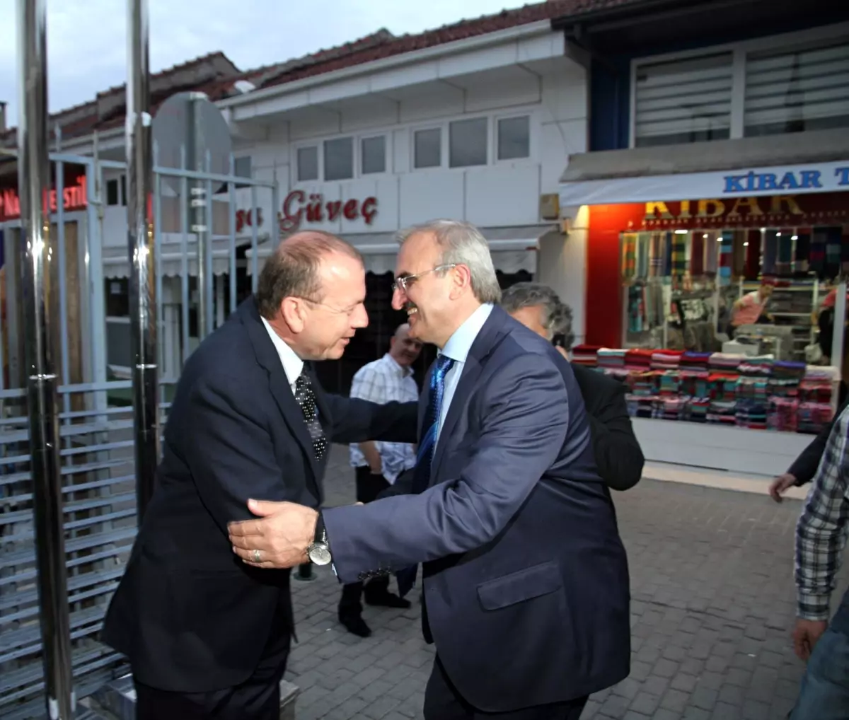 Vali Karaloğlu, Bursa Ticaret Borsası'nı Ziyaret Etti