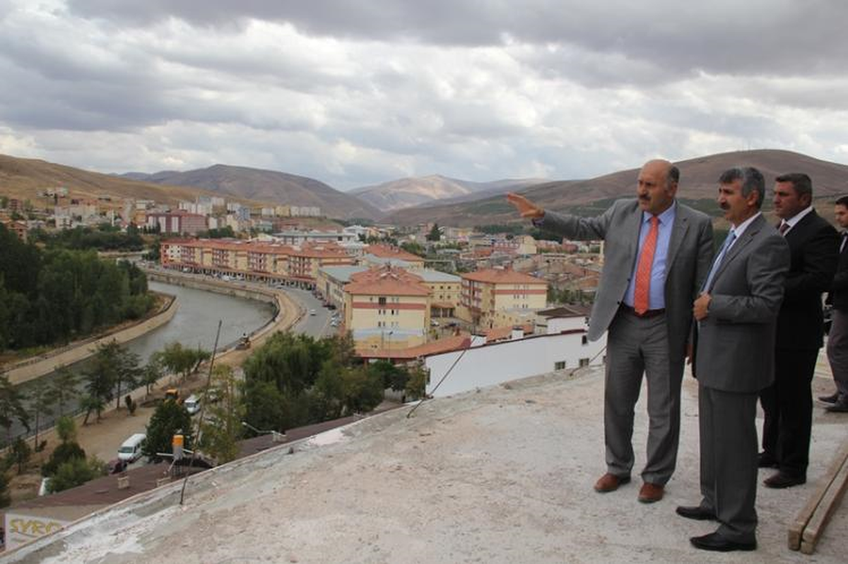 Vali Ünlüer Belediye Çalışmalarını Yerinde İnceledi