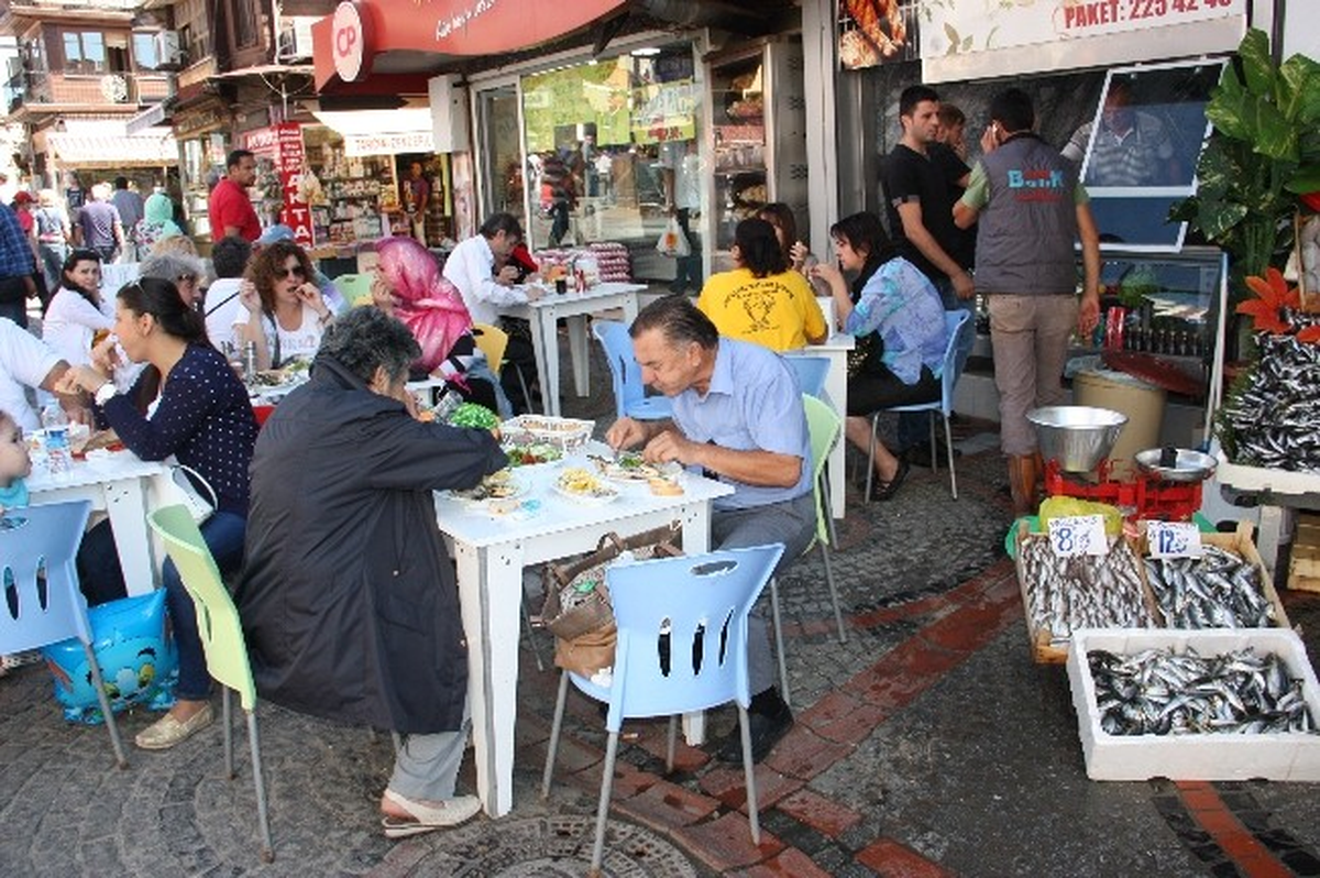Yunanlıların Ucuz Balık Keyfi