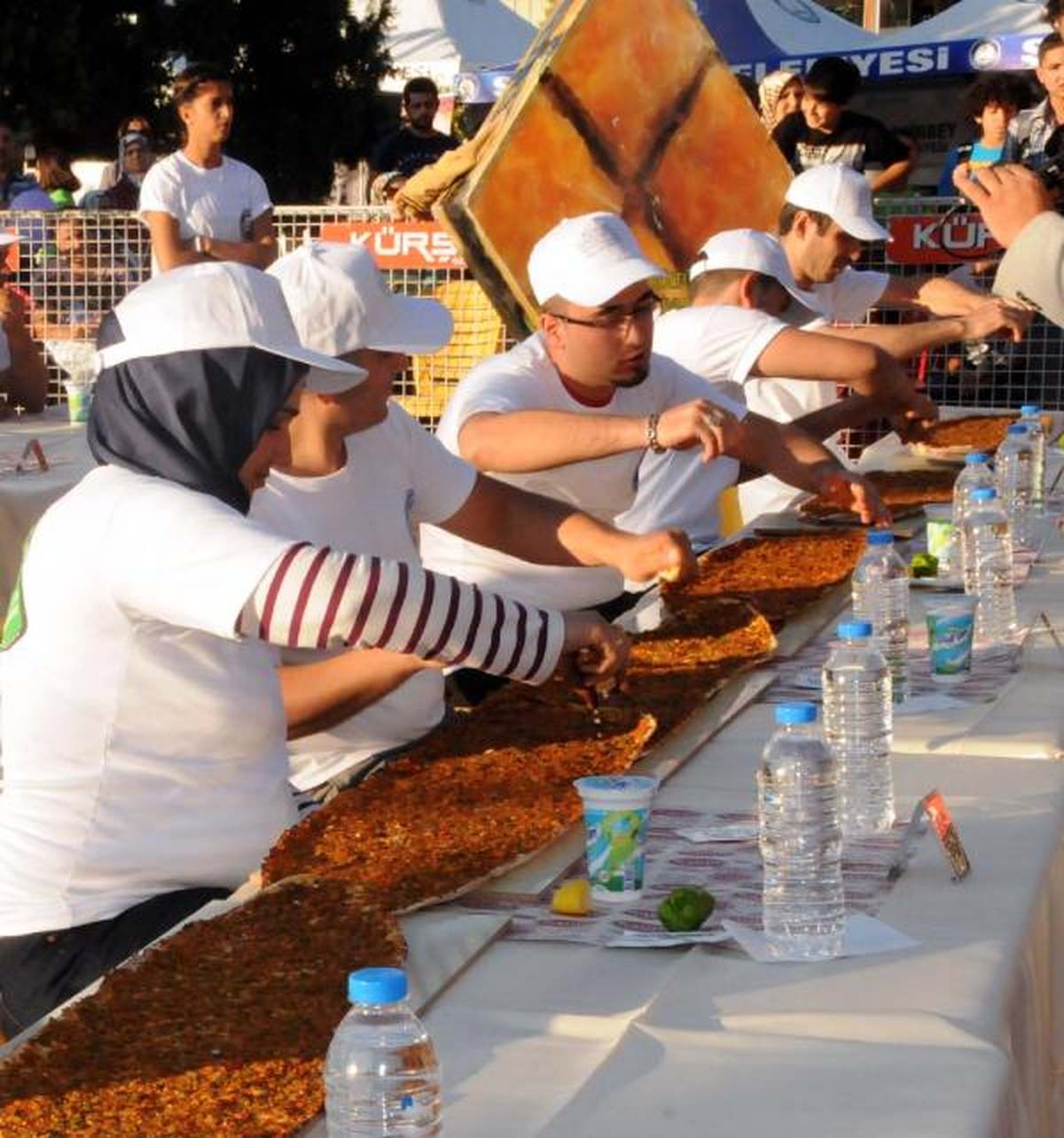 120 Santimlik Lahmacunu 4 Dakika 13 Saniyede Yedi