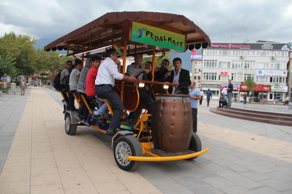 14 Kişi Aynı Anda Pedal Çeviriyor