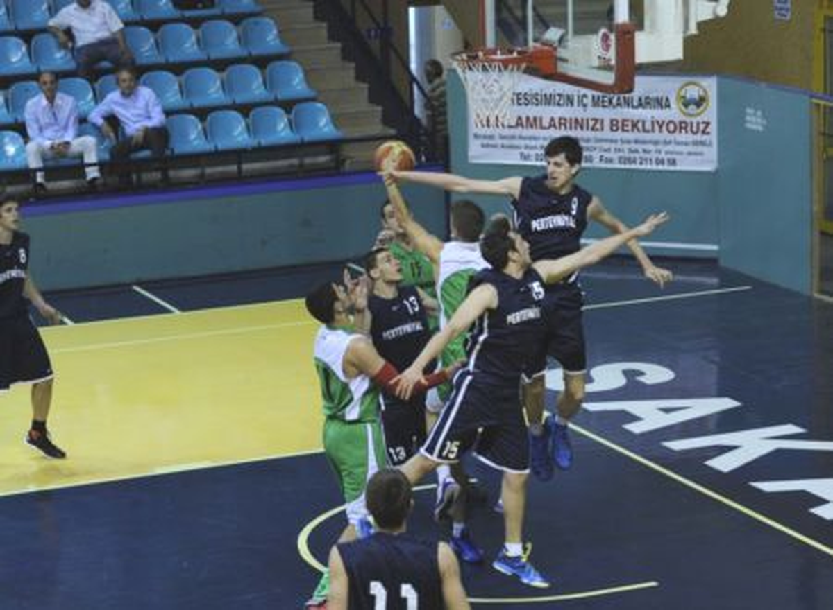 Arda Ural\'da Şampiyon Darüşşafaka
