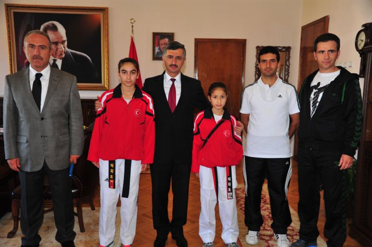 Balkan Tekvando Şampiyonları Vali Bektaşı Ziyaret Etti