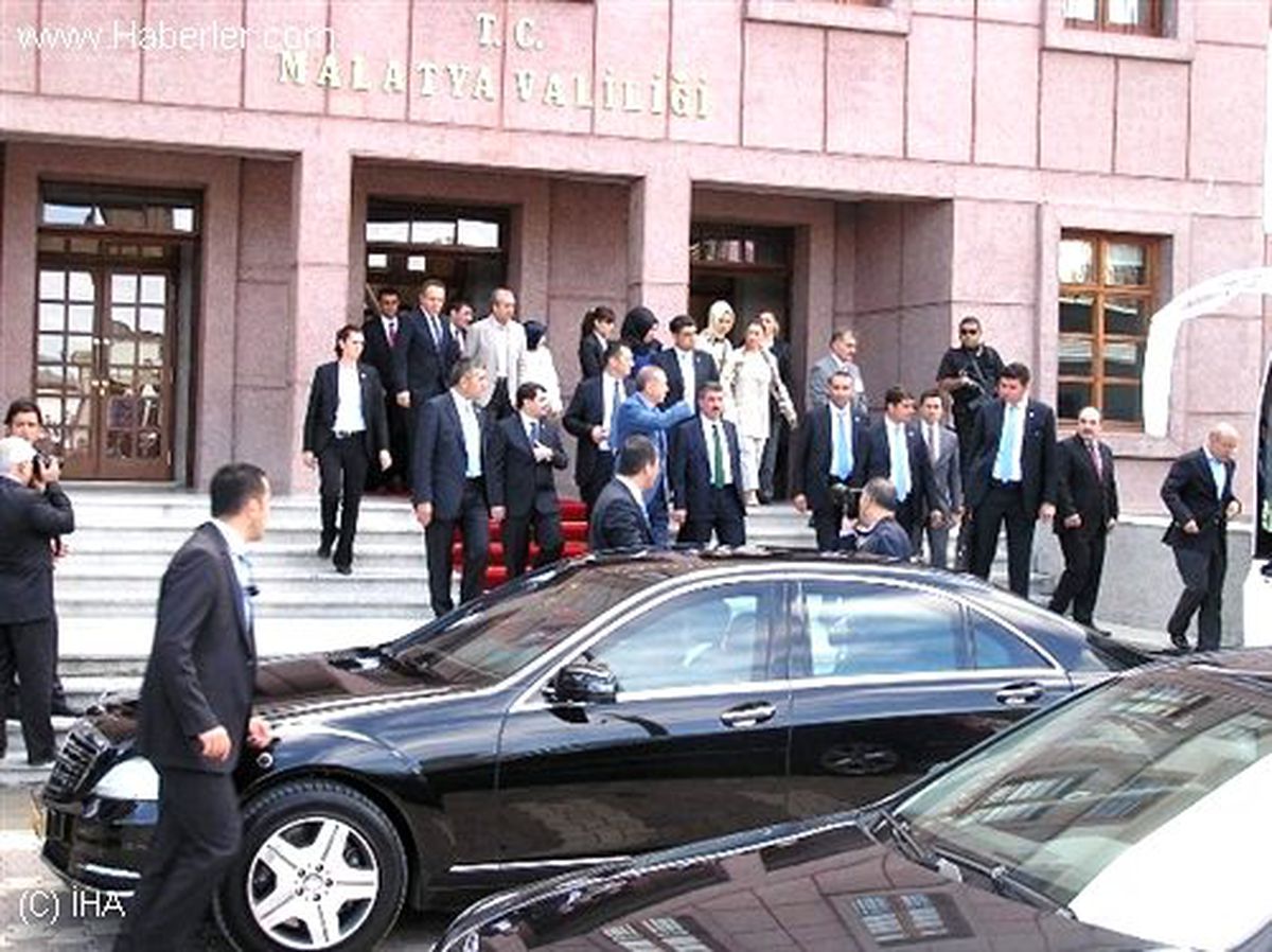 Başbakan Recep Tayyip Erdoğan, Malatya Valiliği\'ni Ziyaret Etti
