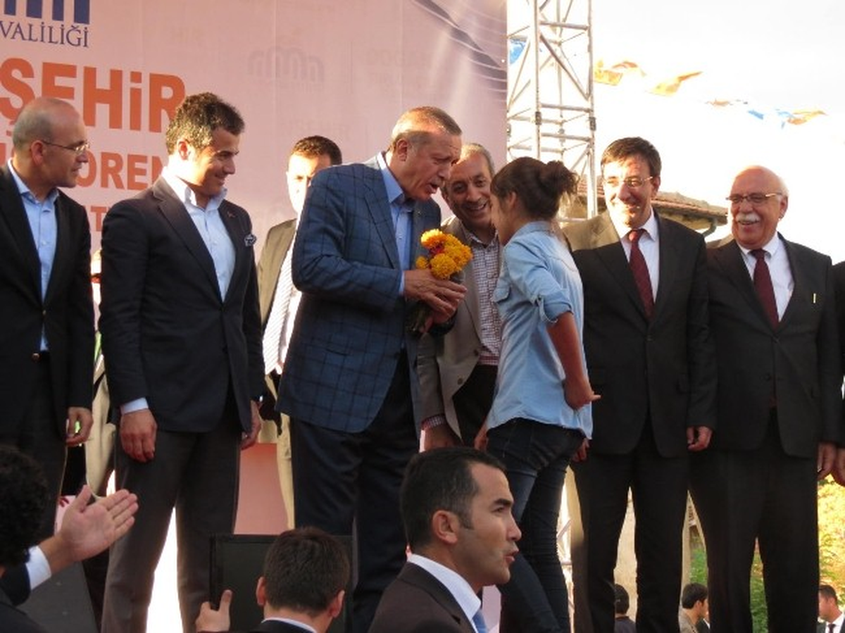 Başbakandan Ablası İçin Yurt İstedi