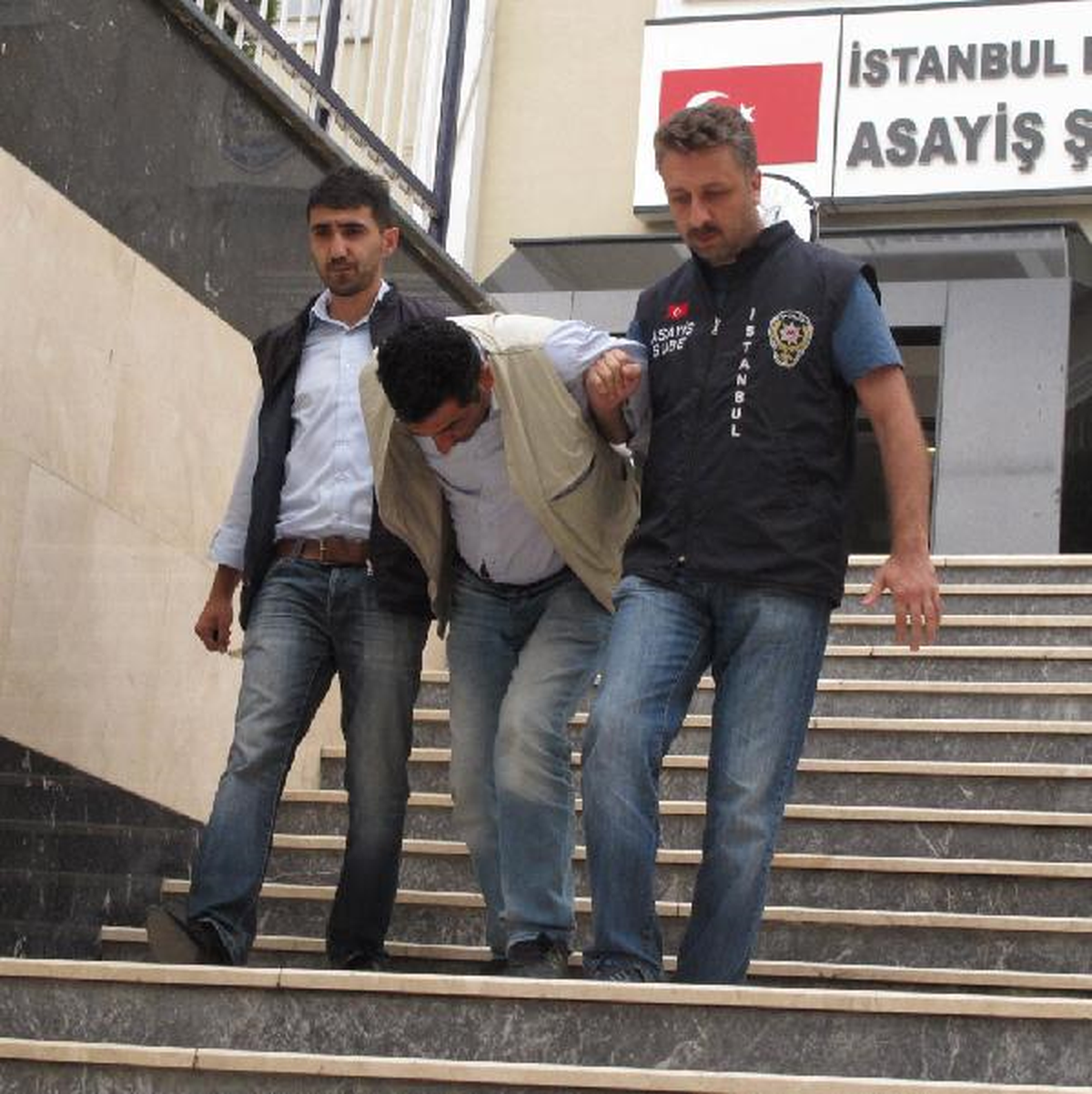 Büfe Sahiplerini Dolandıran Şüpheliyi 48 Mağdur Teşhis Etti