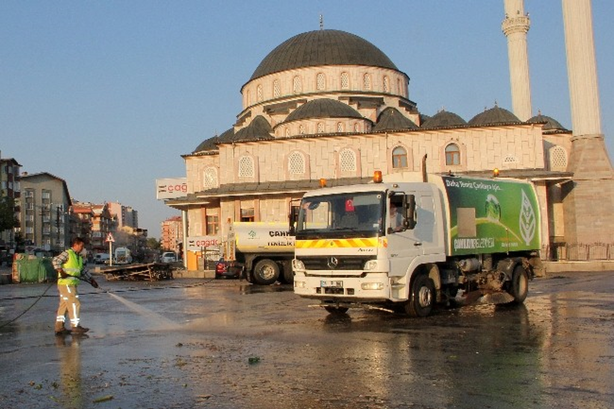 Çankaya\'nın Sokaklarına Sonbahar Temizliği