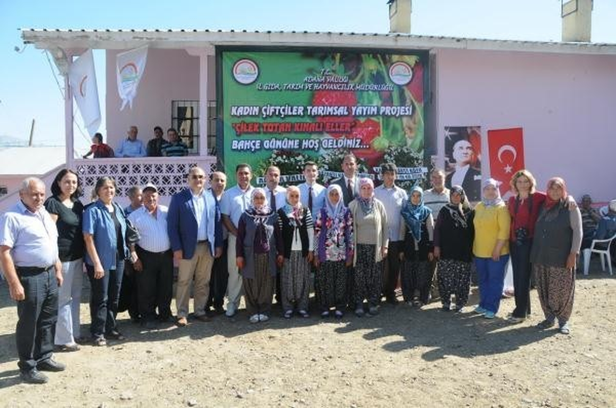 "Çilek Toplayan Kınalı Eller" Projesi\'nde Bahçe Günü Etkinliği