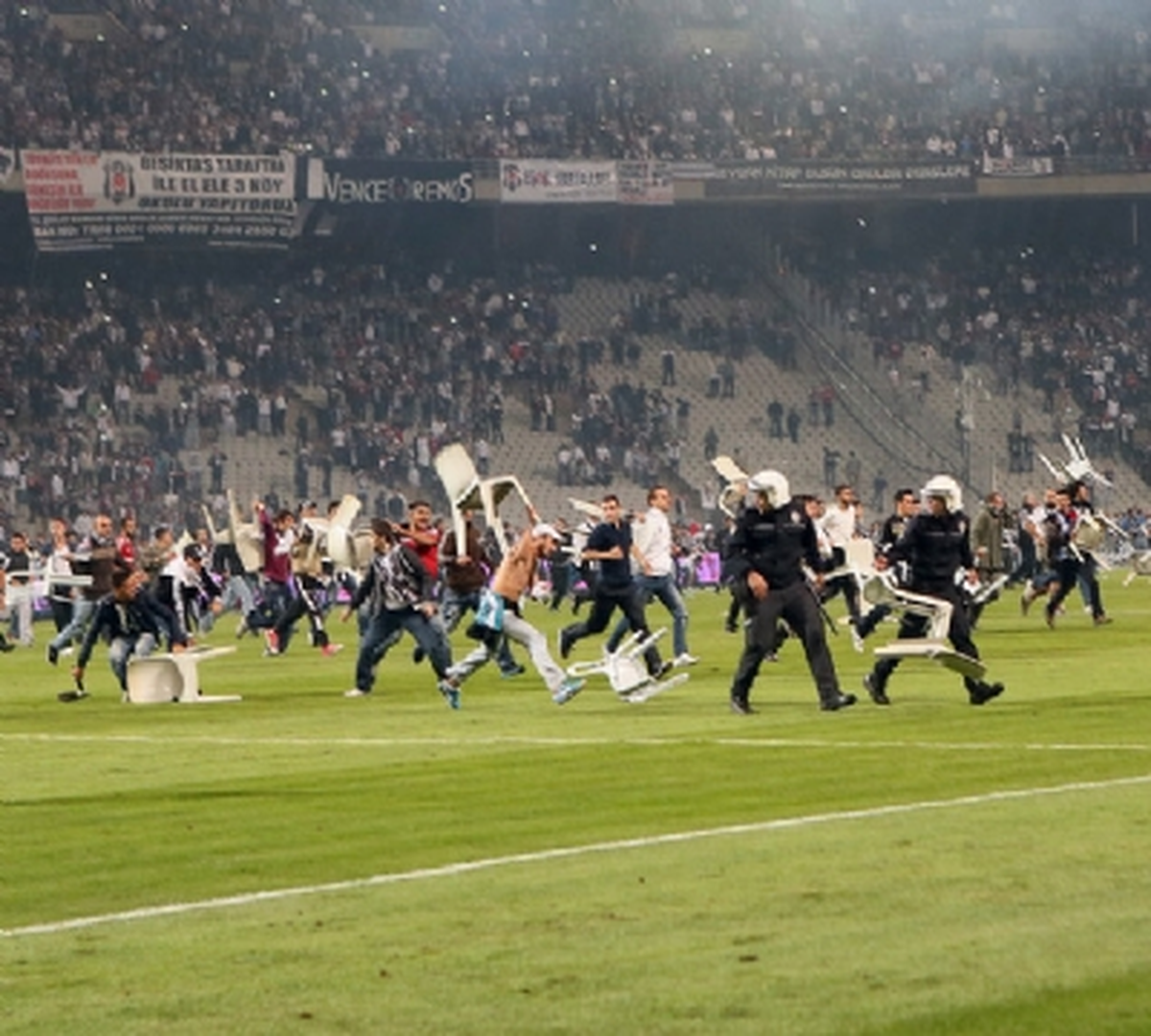 Derbi Maçta Olay Çıktı