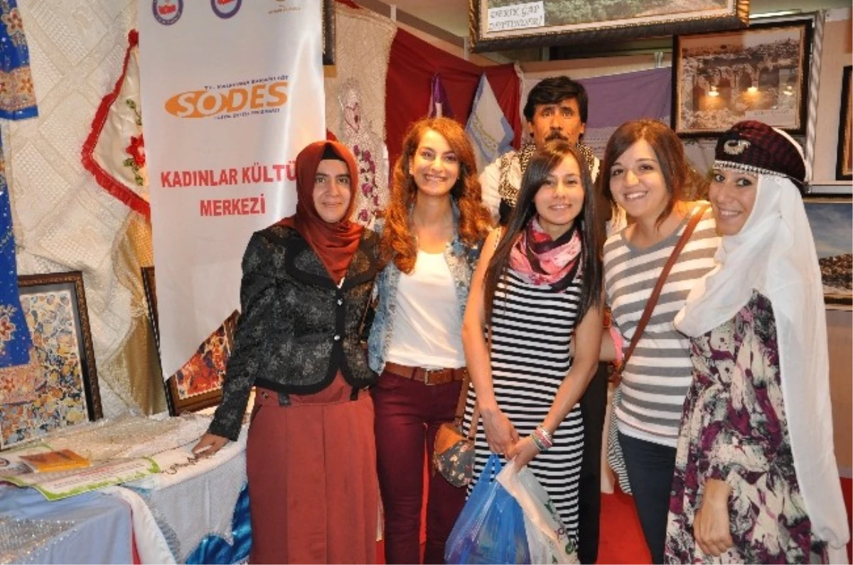 Derik Kadın Kültür Merkezi Kursiyerlerinin Eserleri Ankara\'da Sergilendi
