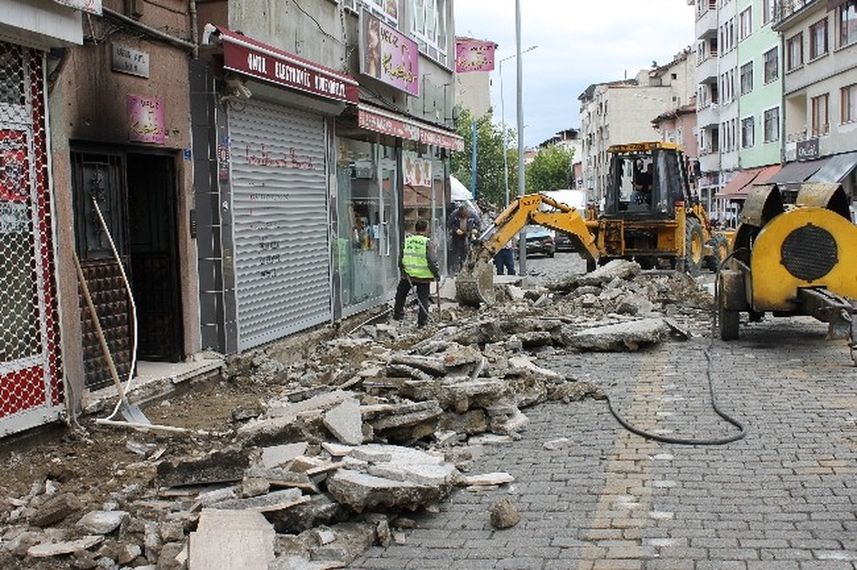 Devrek\'te Doğalgaz Çalışmaları İçin İlk Kazma Vuruldu