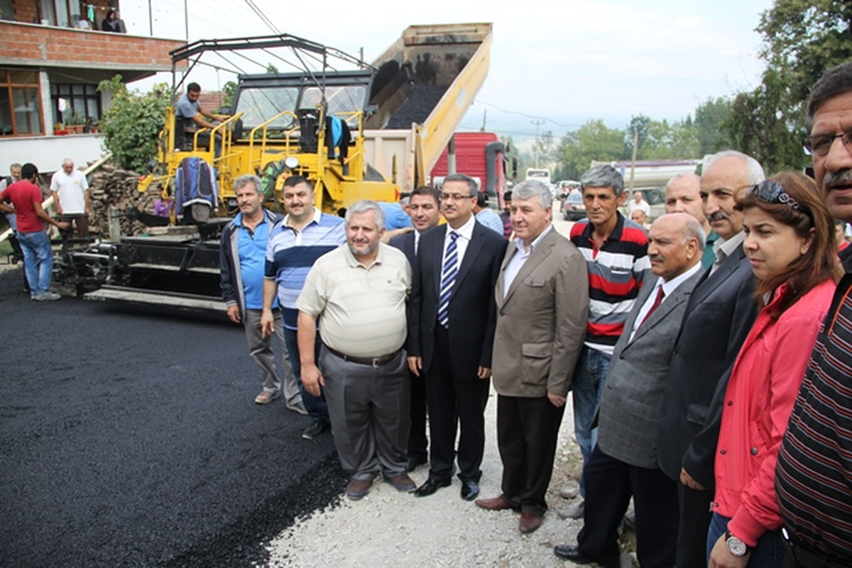 Düzce Gölormanı Köyü\'nde Sıcak Asfalt Çalışmaları Başladı