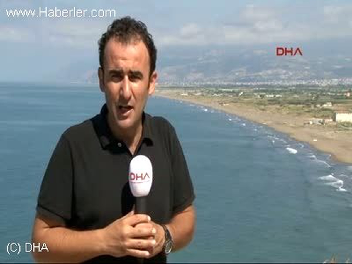 En Uzun Kumsal Suriye\'nin Çöpüyle Yok Oluyor