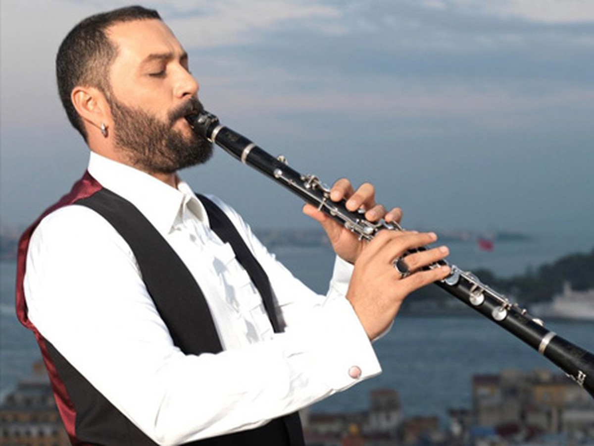 Hüsnü Şenlendirici Filminin Müziklerini Kendisi Yapıyor