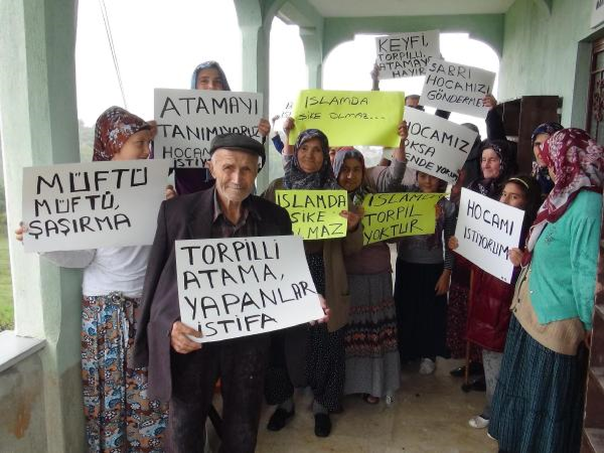İmamlarının Başka Camiye Atanmasını Protesto Ettiler