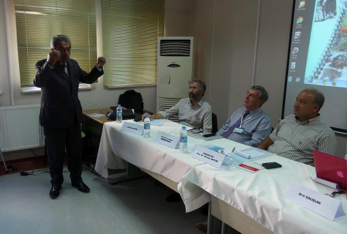 Kamer Genç, Sempozyuma CHP\'nin Davet Edilmemesini Tepki Gösterdi
