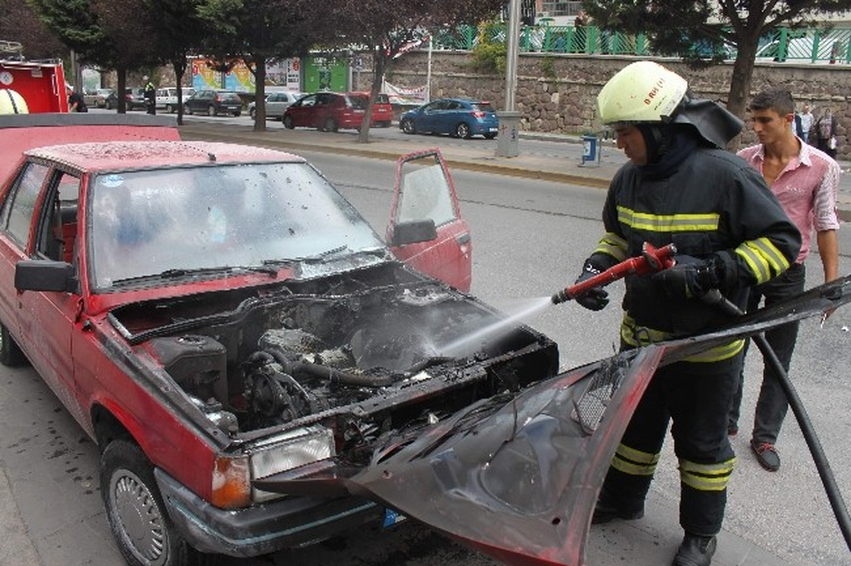 Lpg\'li Araç Yangını Paniğe Neden Oldu