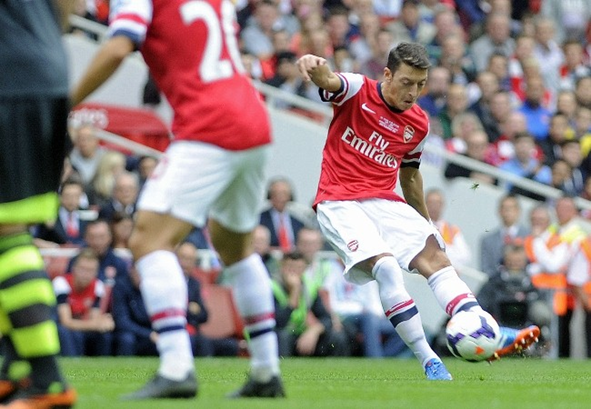 Mesut, Asistlerine Devam Ediyor