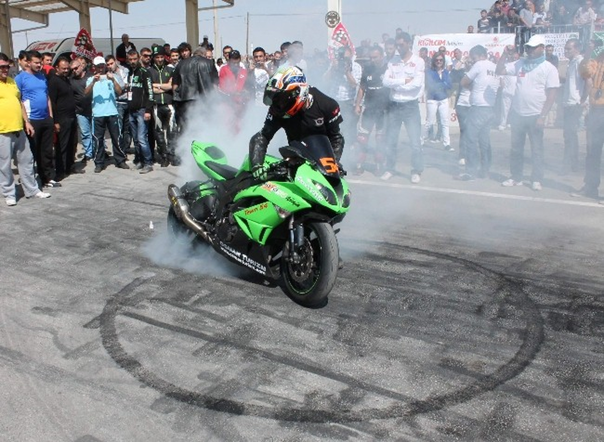 Motodrag Türkiye Şampiyonu, Pistte Evlenme Teklifi Etti