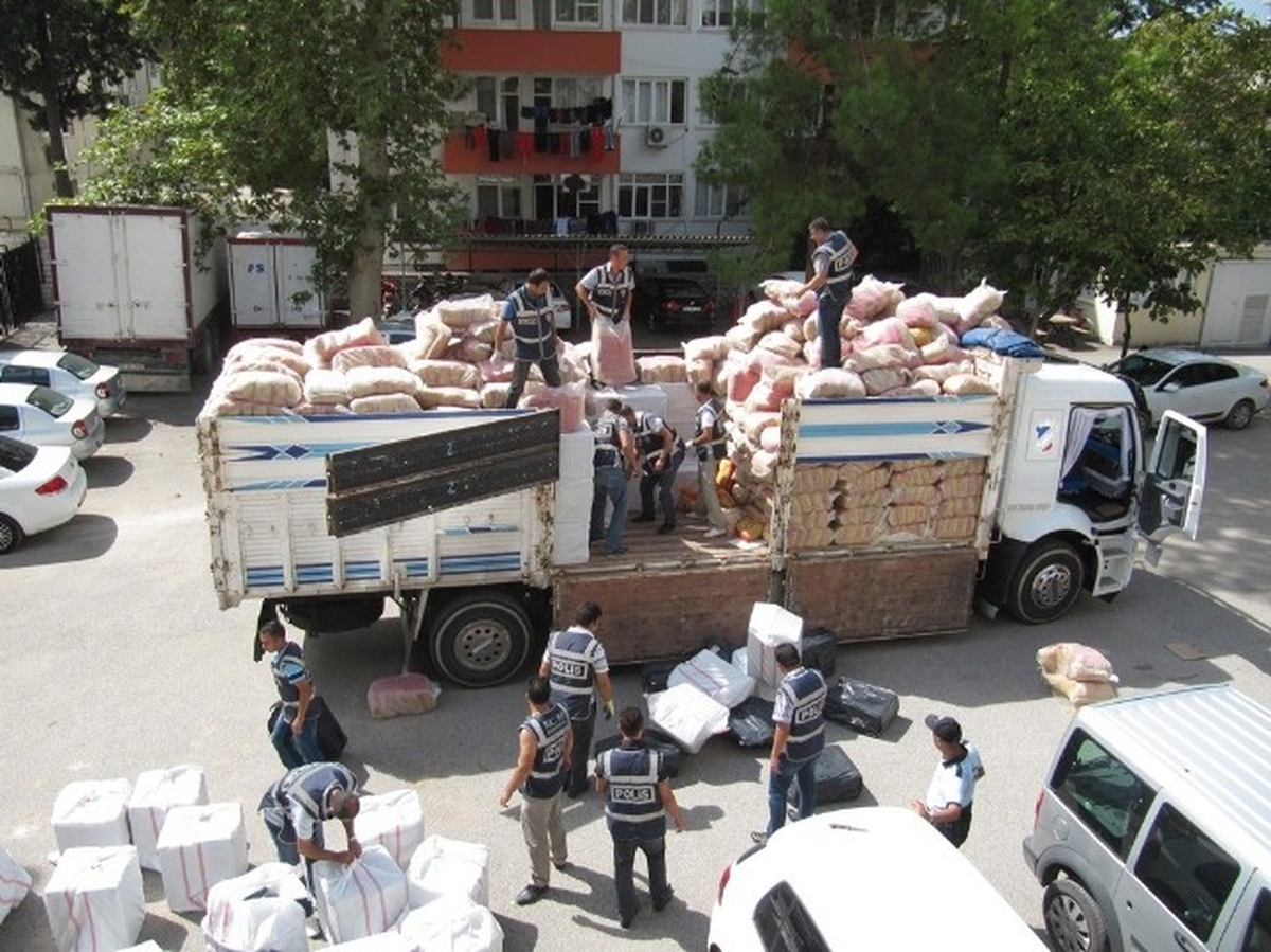 Osmaniye\'de 1,5 Milyonluk Kaçak Sigara Operasyonu