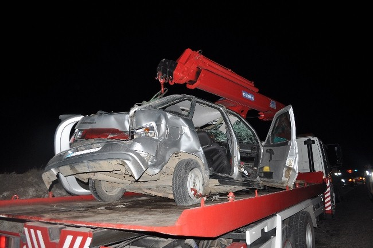 Pancar Yüklü Kamyon Otomobille Çarpıştı: 1 Ölü, 1 Yaralı