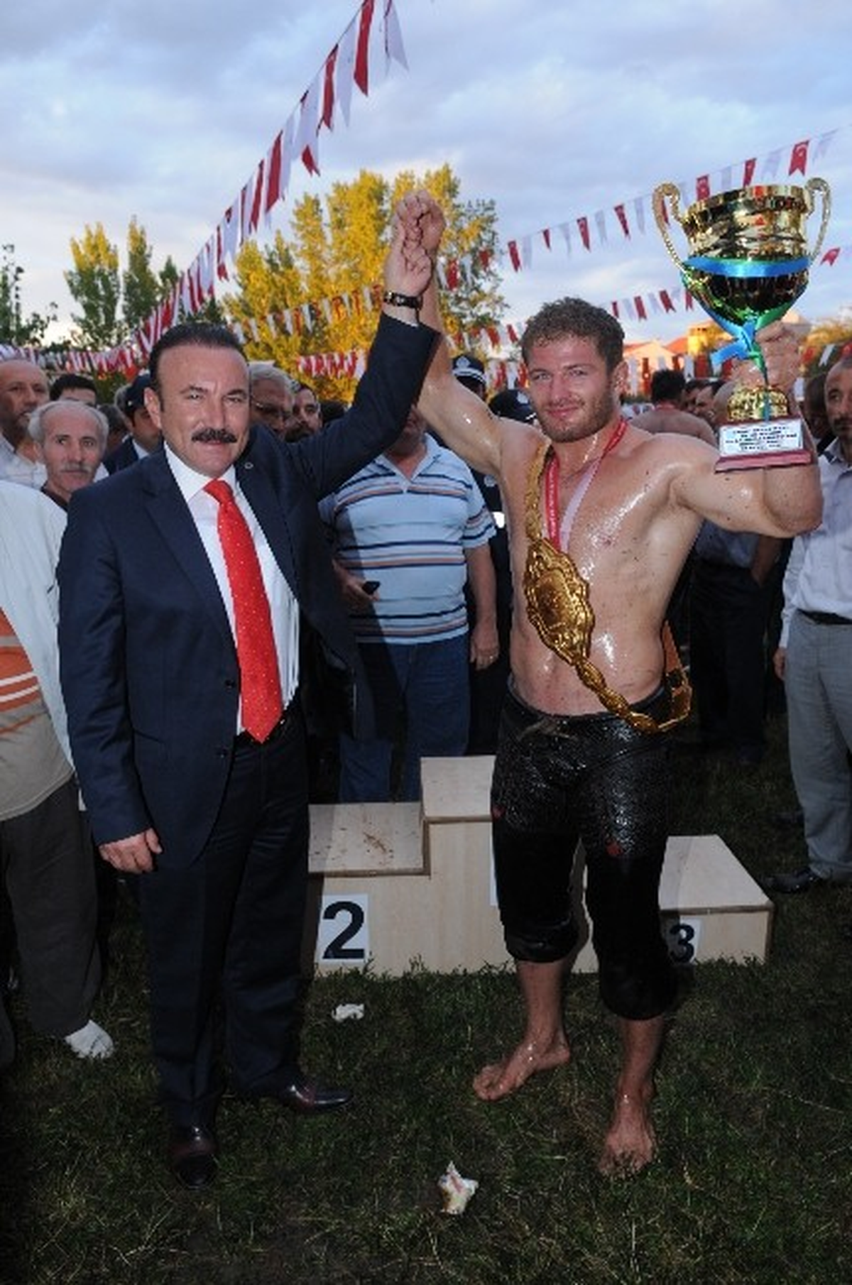 Paşa Altın Kemer Yağlı Güreşlerinin Başpehlivanı Balaban Oldu
