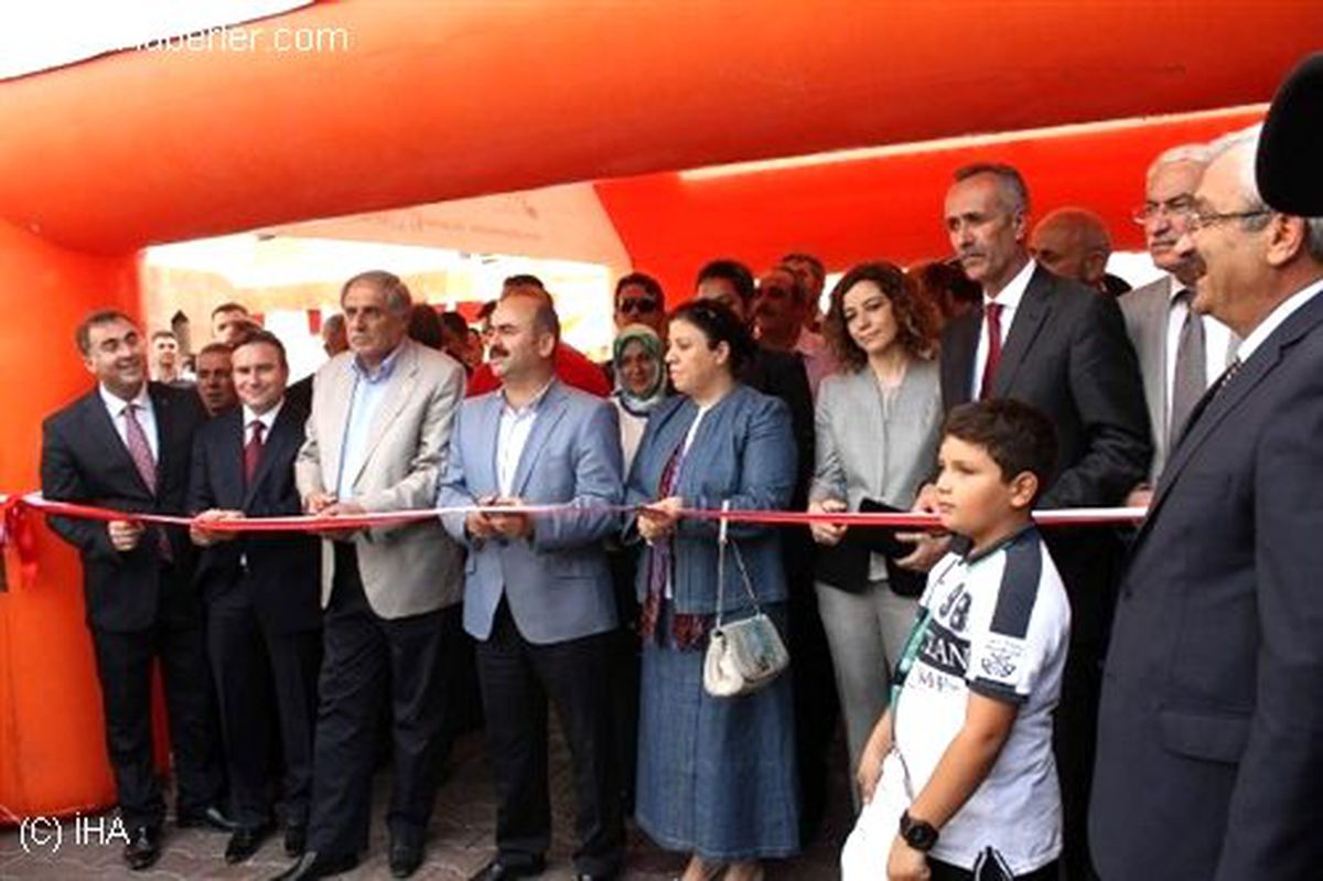 Siirt\'te El Sanatları Fuarı Açıldı