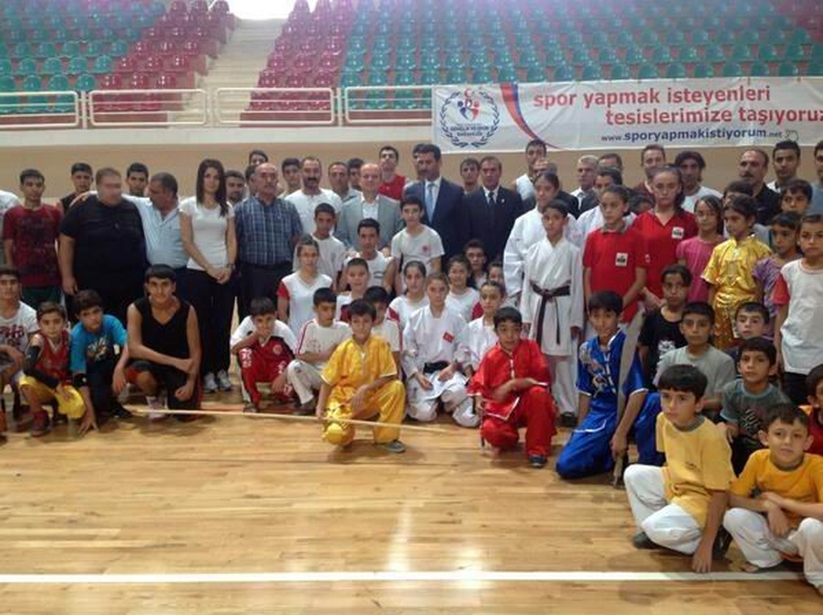 Spor Genel Müdürü Mehmet Baykan\'dan Diyarbakır\'a Çifte Müjde