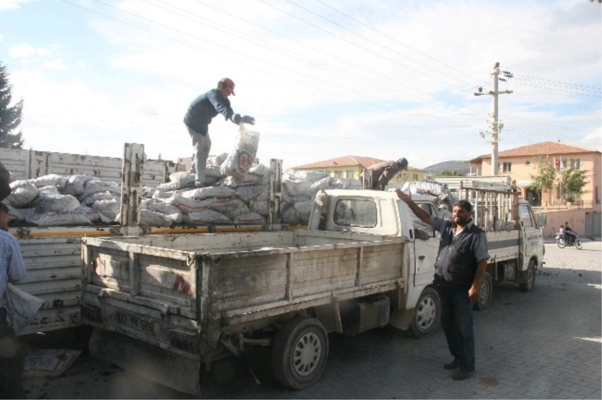 Sydv Tarafından Fakirlere 1 Ton Kömür Dağıtılıyor