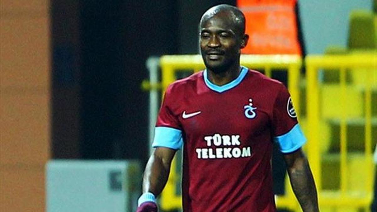 Trabzonsporlu Zokora Trafik Kazası Geçirdi