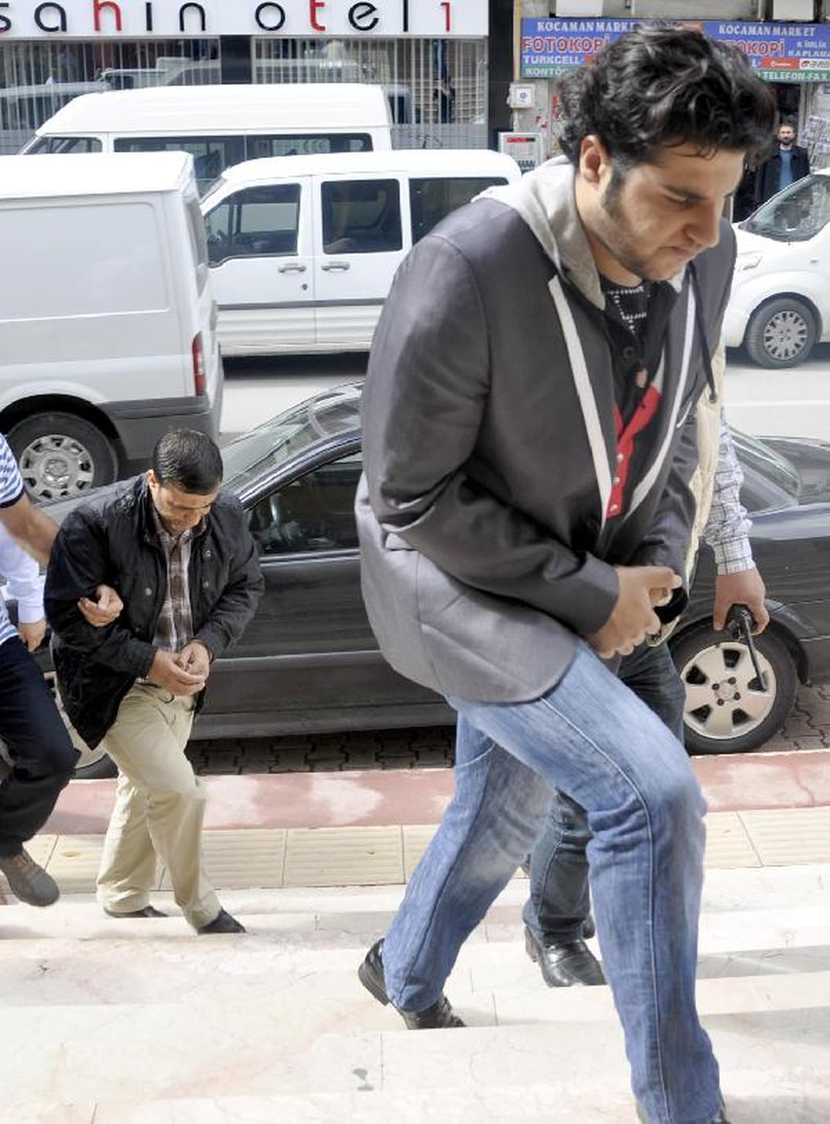 3 İranlı, Hırsızlık İddiasıyla Gözaltında