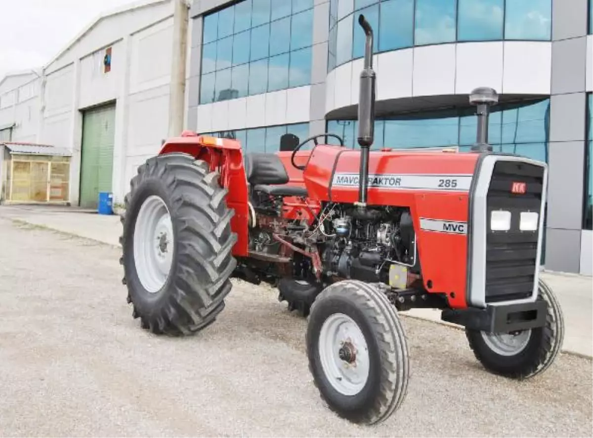 Akşehir'de Yerli Traktör Üretildi