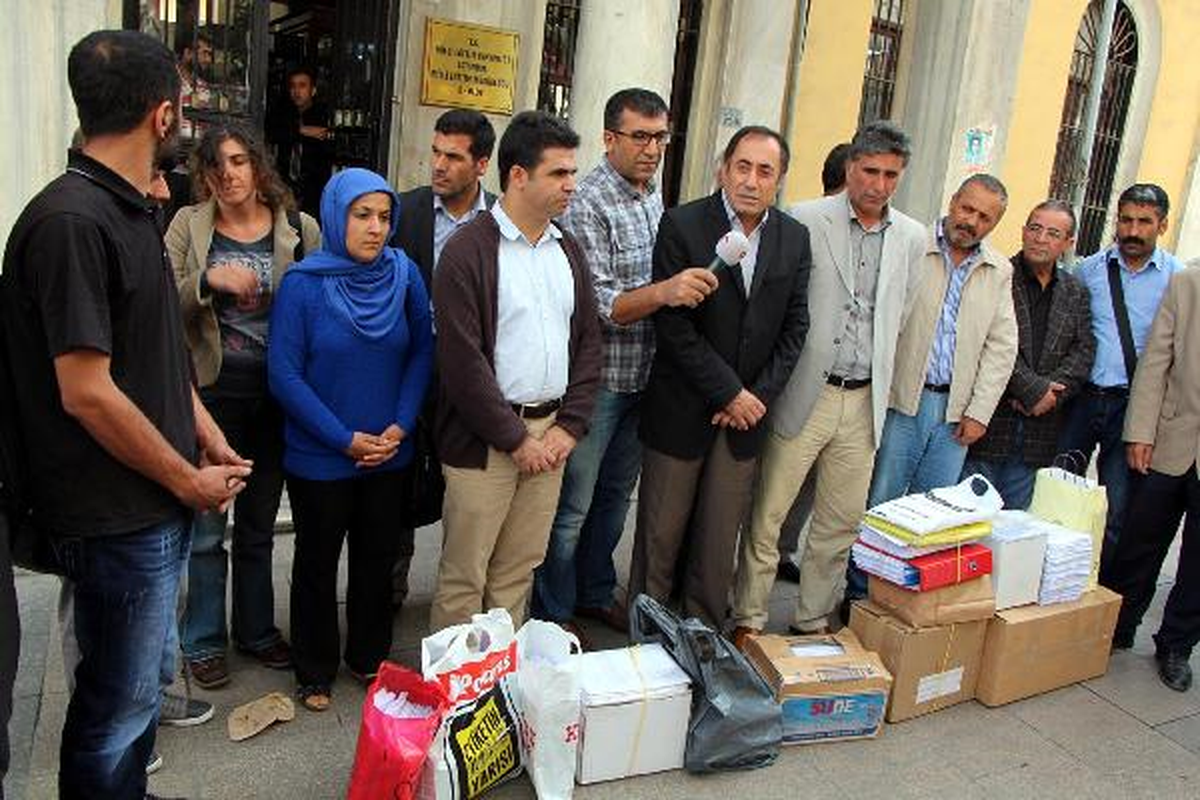 Anadilde Eğitim İçin Milli Eğitim Müdürlüğü\'ne 30 Bin Dilekçe Verdiler
