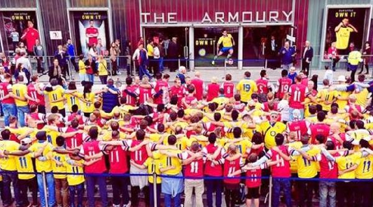 Arsenal Taraftarlarının "Mesut Özil" Görüntüsü Real Madrid\'i Çileden Çıkarttı