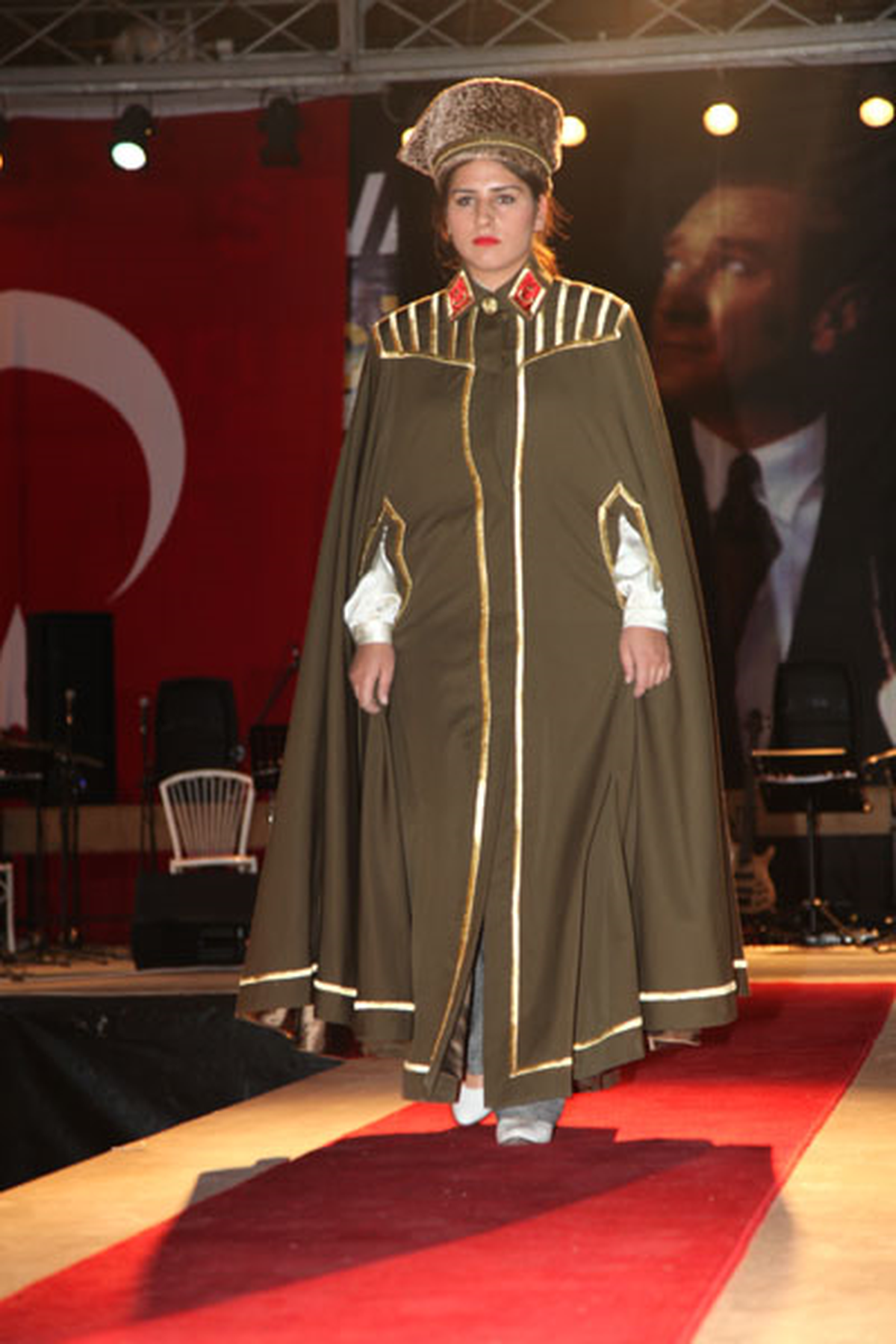 Atatürk Kıyafetleri Defilesi Gerçekleştirildi