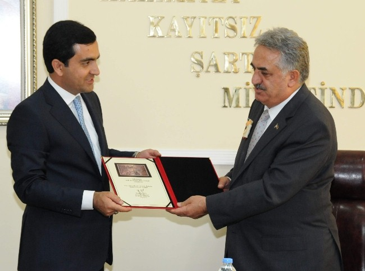 Bakan Yazıcıdan Belediye Projelerine Tam Not