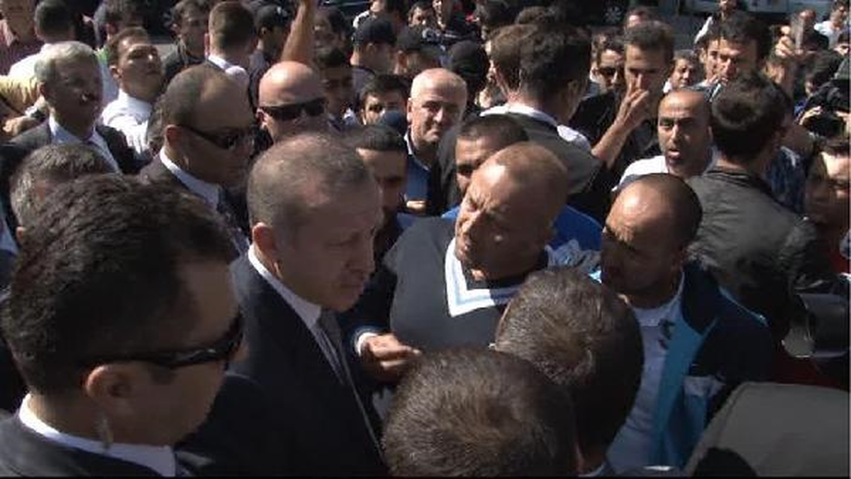 Başbakan Erdoğan\'ın Yolunu Kasımpaşa Spor Taraftarları Kesti