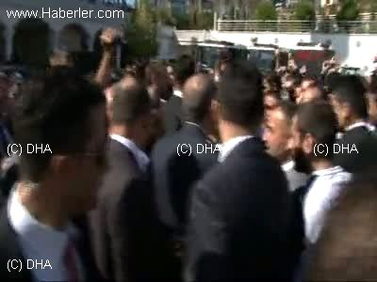 Başbakan Erdoğan\'ın Yolunu Kasımpaşaspor Taraftarları Kesti