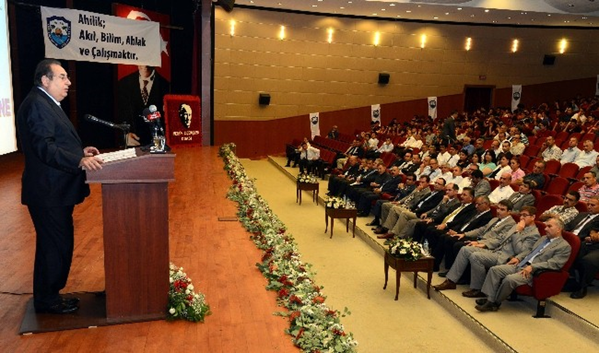 Başkan Özcan: "AVM\'ler Çığ Gibi Büyüyor"