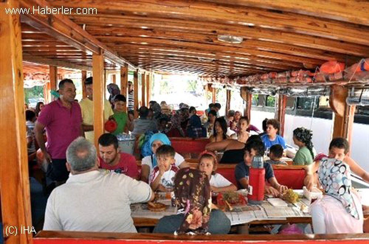 Belediye Personelleri Tekne Turunda Buluştu